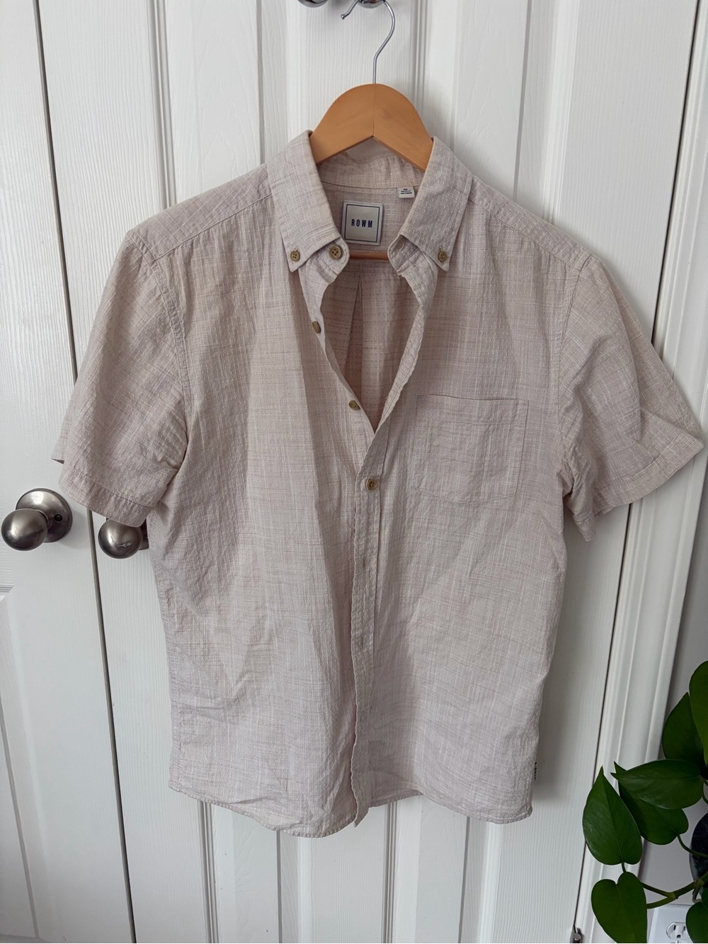 Short-Sleeve Button-Down Shirt in Light Beige